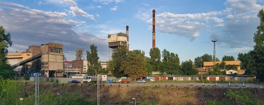 Kopalnia Wujek znika z mapy Katowic. Co dalej ze Śląskiem bez węgla? Kopalnia Wujek znika z mapy Katowic. Co dalej ze Śląskiem bez węgla?