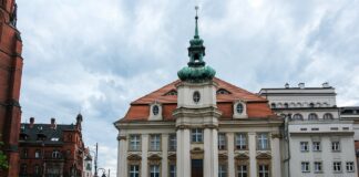 Legnica buduje centrum przesiadkowe za 35 milionów złotych Legnica buduje centrum przesiadkowe za 35 milionów złotych