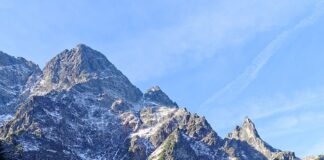 Tatry zamykają szlaki na noc, choć turystów jest więcej niż kiedykolwiek