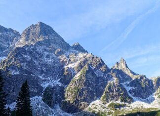 Tatry zamykają szlaki na noc, choć turystów jest więcej niż kiedykolwiek