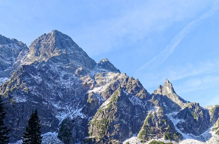 Tatry zamykają szlaki na noc, choć turystów jest więcej niż kiedykolwiek