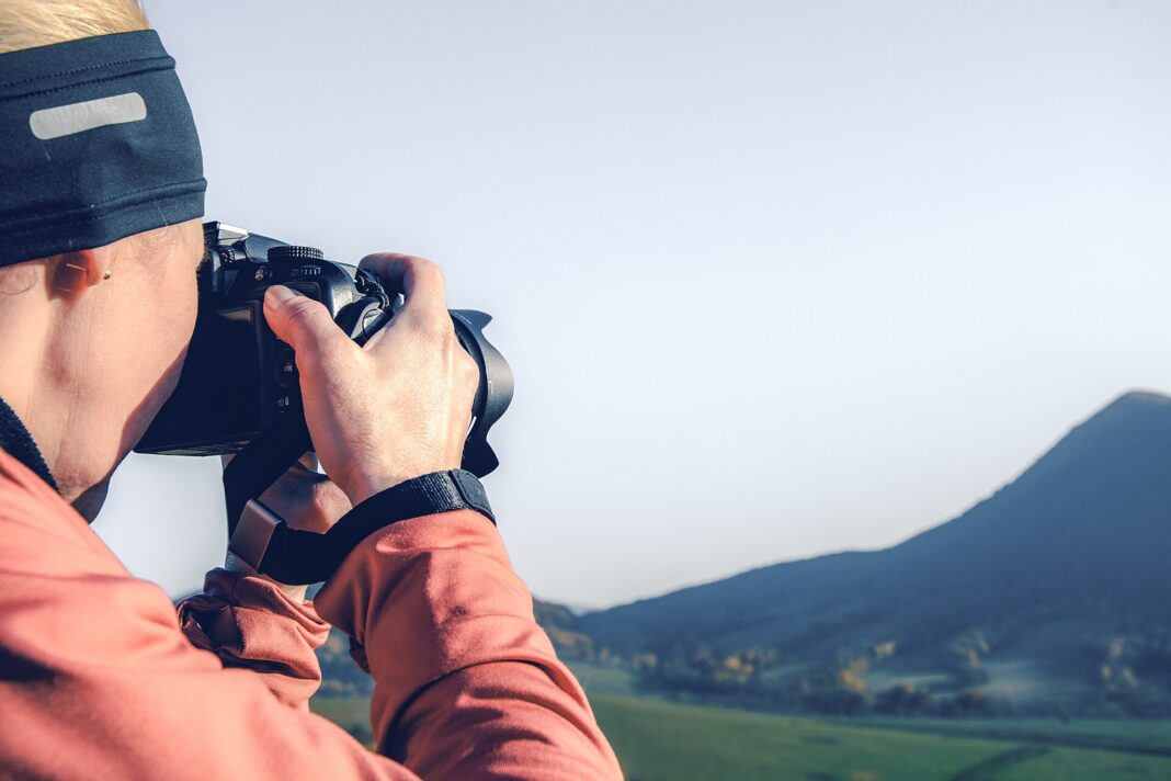 Zdjęcia AI w konkursach fotograficznych: dyskwalifikacje, zakazy i spór o definicję fotografii