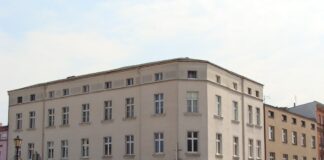 Śrem odnawia serce miasta - nowy rynek z fontanną i zielenią