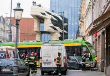Tramwaj wjechał w kamienice